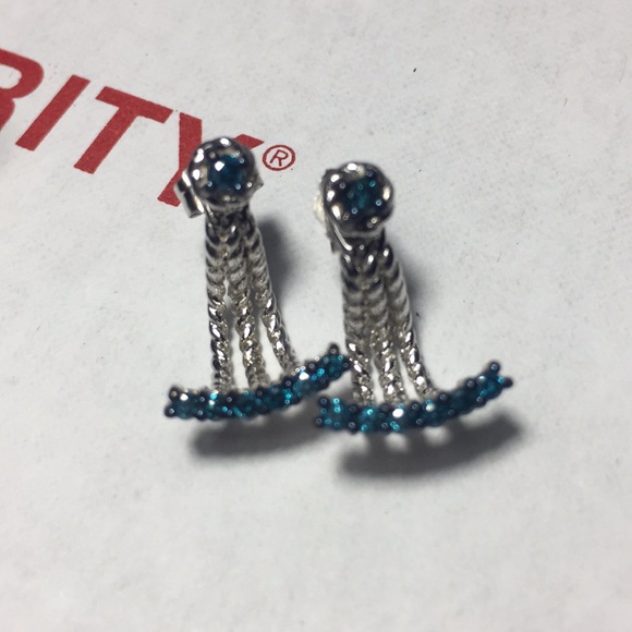 FLASH SALE. GORGEOUS BLUE DIAMONDS 💎 EARRINGS. 2 PIECE SET. - Picture 6 of 8